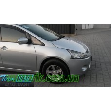 Вітровики на Mitsubishi Grandis від 2003 передні Heko вставні під ущільнювач