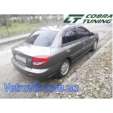 Вітровики на Kia Rio 2000-2005 Sedan Кобра Тюнинг накладні