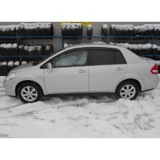 Вітровики на Nissan Tiida 2006-2015 Sedan Кобра Тюнинг накладні