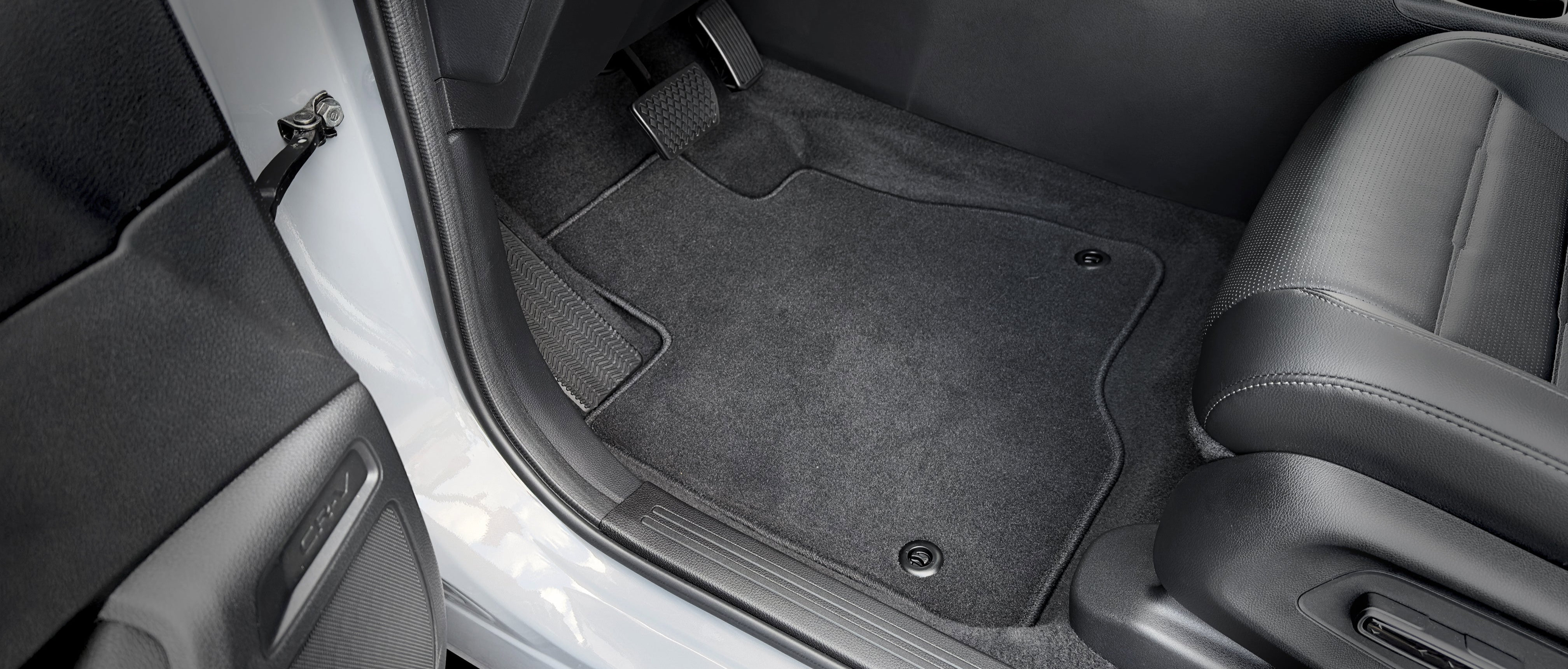 Салон Ford Escape без килимків Havoc